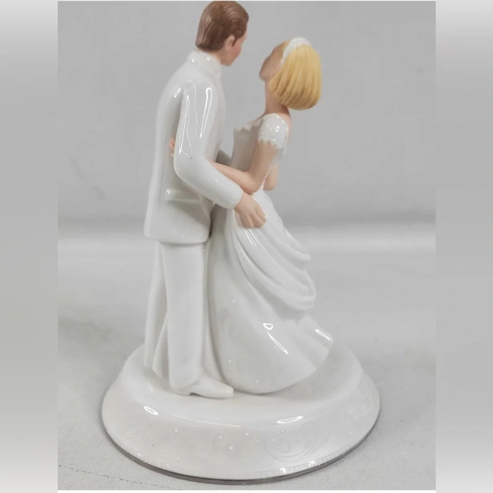 Lenox “Wedding Promises” Figurine – Opal Innocence Collection [D3072]